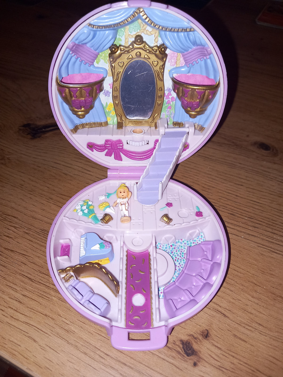 Polly pocket